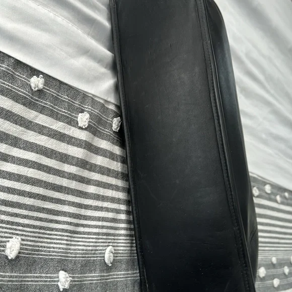 Beekman Black Leather Coach Briefcase with top handle and shoulder strap. 17x12” - Picture 8 of 13